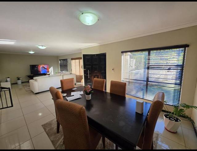 4 BEDROOM HOUSE FOR SALE IN BASSONIA ROCK